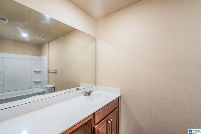 Building Photo - 605 Clover Cir