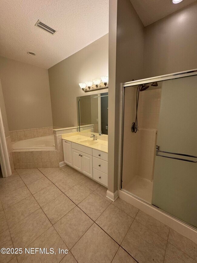 Building Photo - 2580 Heather Oaks Ct