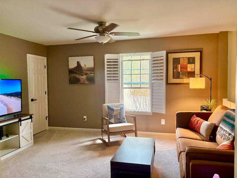 Building Photo - 9947 Reindeer Way Ln