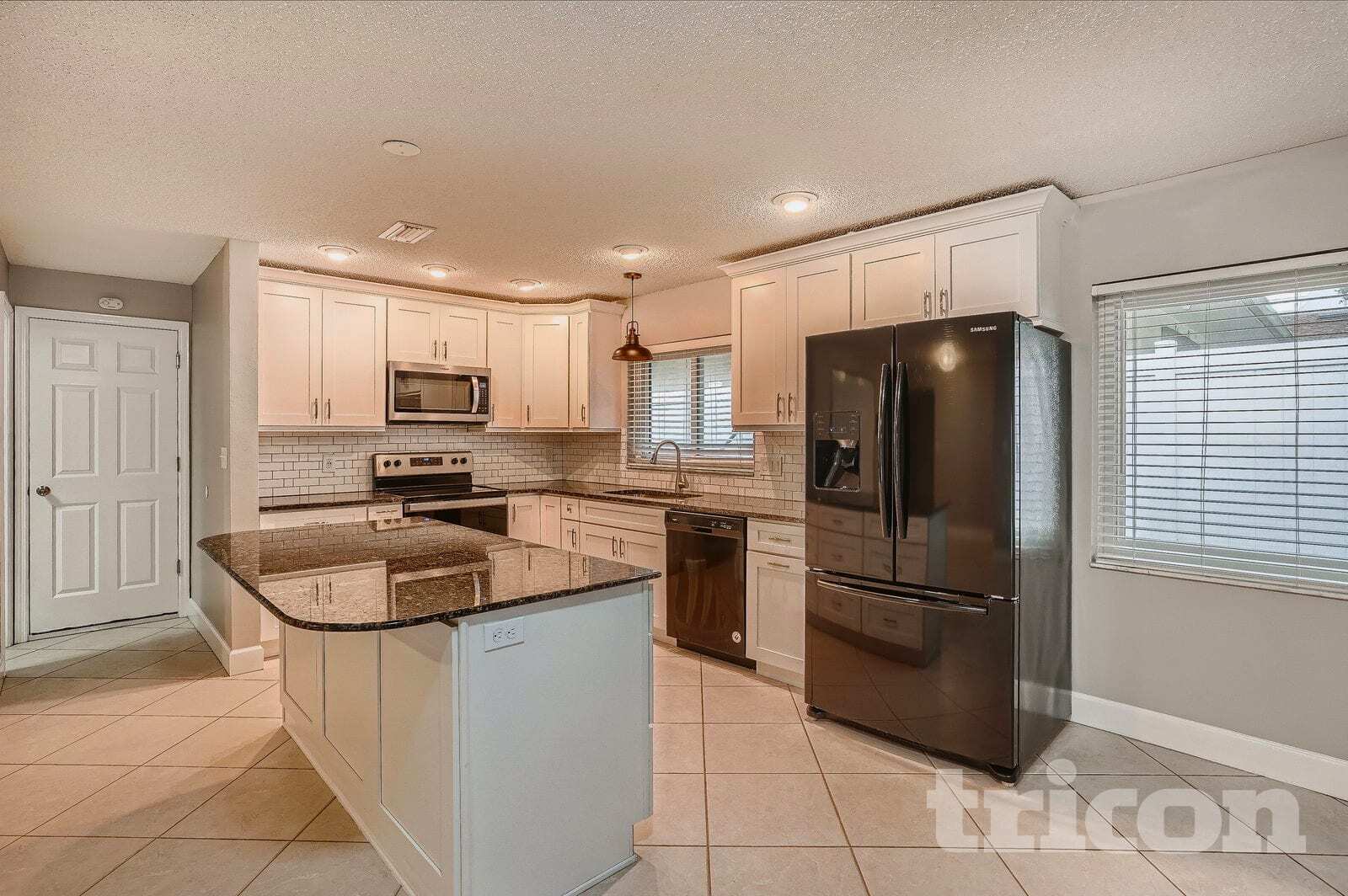 Building Photo - 215 Hillcrest Dr