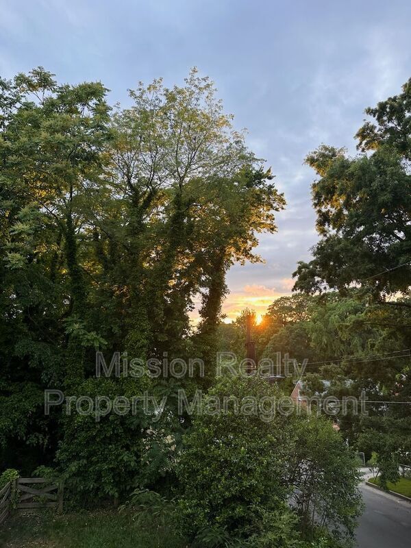 Building Photo - 5300 Wingfield St