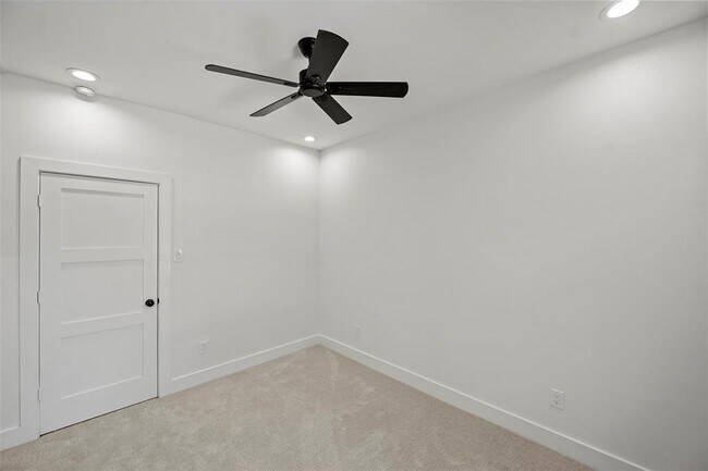 Building Photo - 8419 Venus St