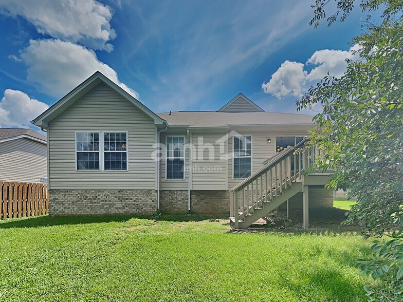 Building Photo - 419 Creekside Ln