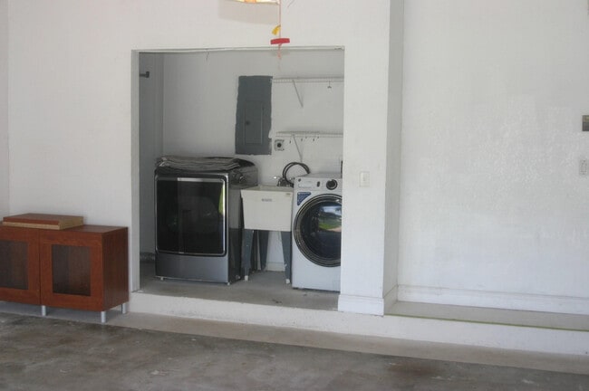 Building Photo - 7588 Parkside Ln