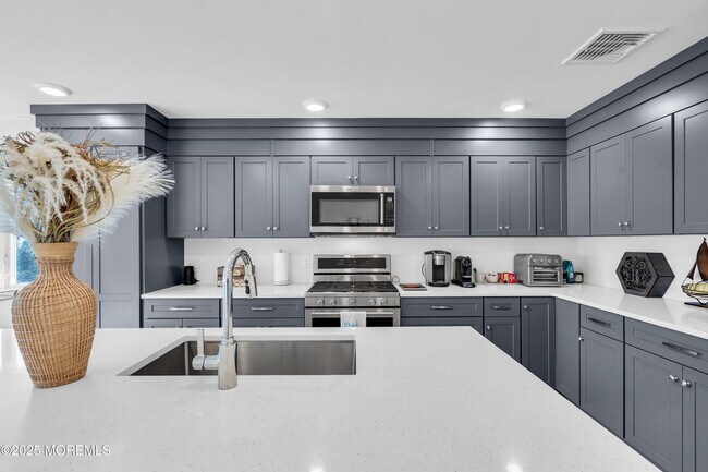 Building Photo - 150 Ocean Ave