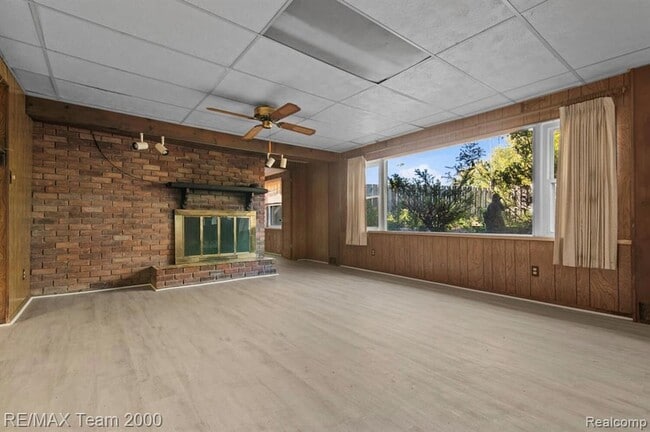 Building Photo - 25152 Fairway Dr