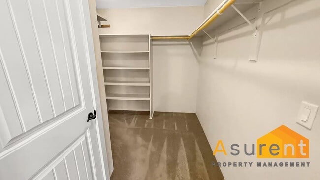 Building Photo - Wonderful Large Condo Available Now!