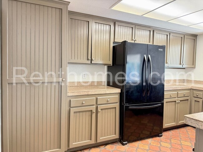 Building Photo - 15917 Arena Dr