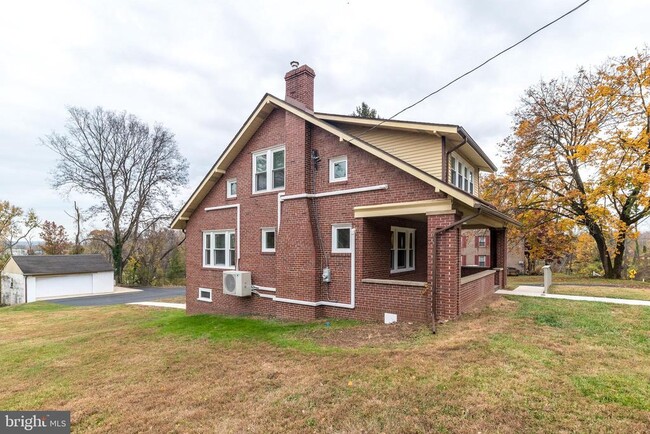 Building Photo - 343 Pawlings Rd