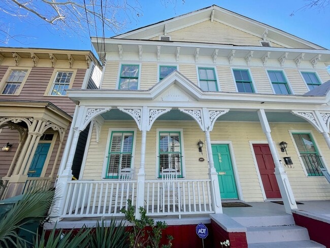 Primary Photo - 2 BED | 2.5 BATH | DOWNTOWN LIVING | PRIVA...