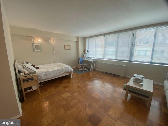 Primary Photo - 2030 F St NW