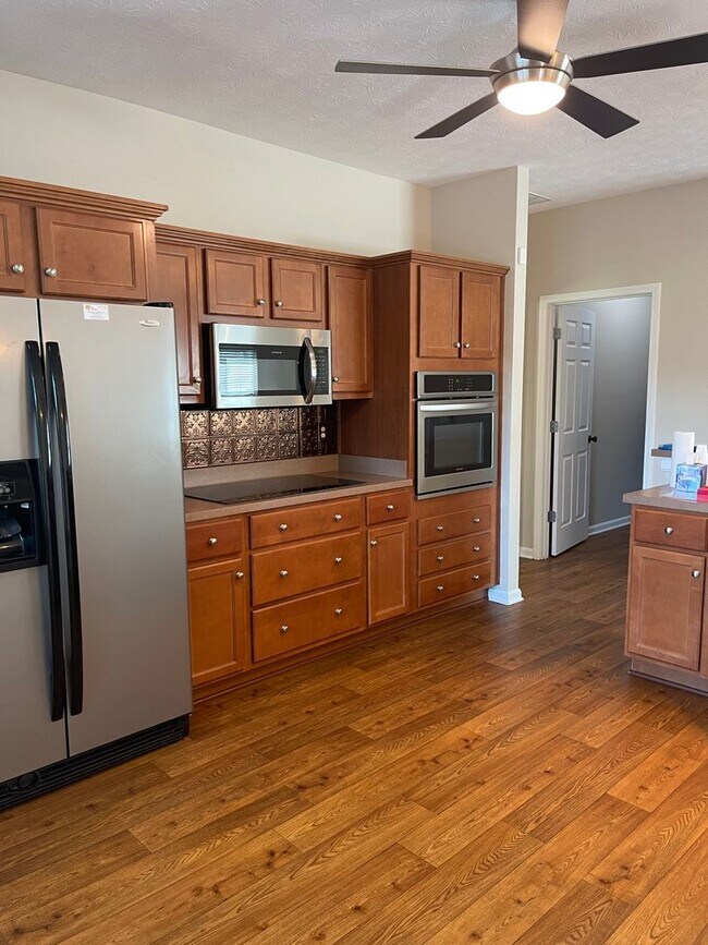 Building Photo - Meticulously Maintained Ranch