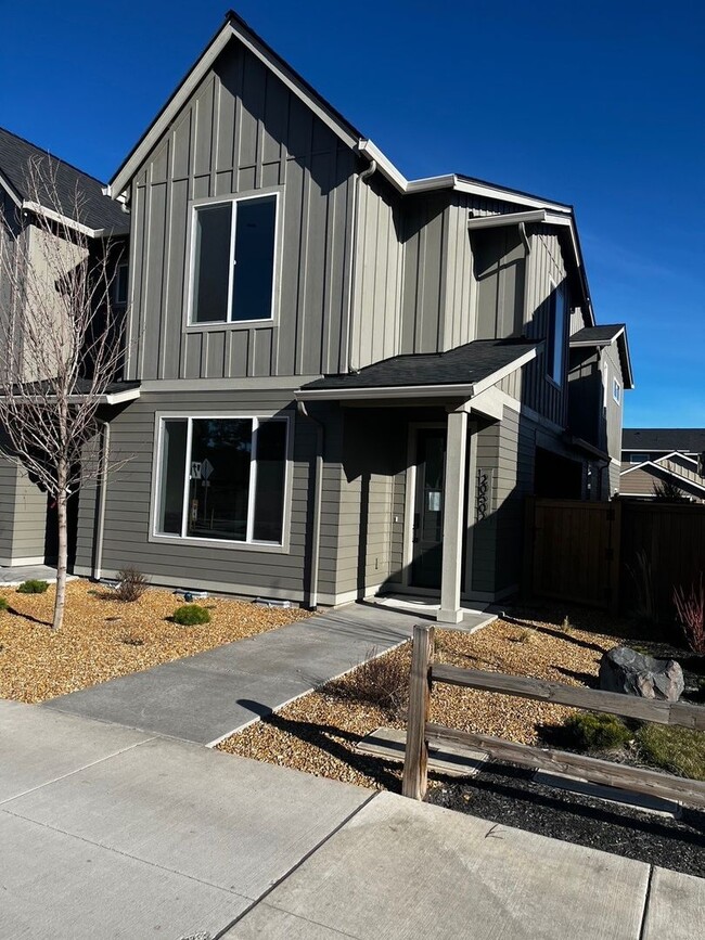 Primary Photo - 3 Bedroom / 2.5 Bathroom Townhome in SE Bend