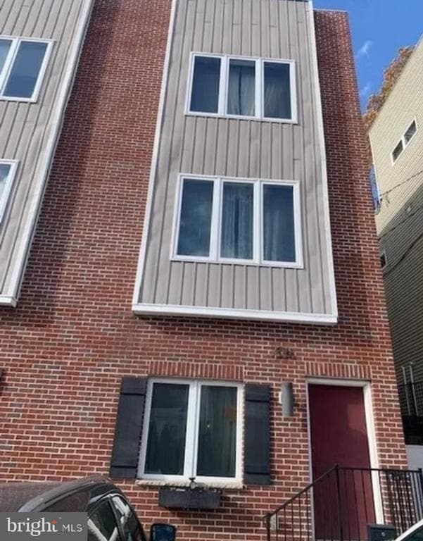 Primary Photo - 336 Leverington Ave
