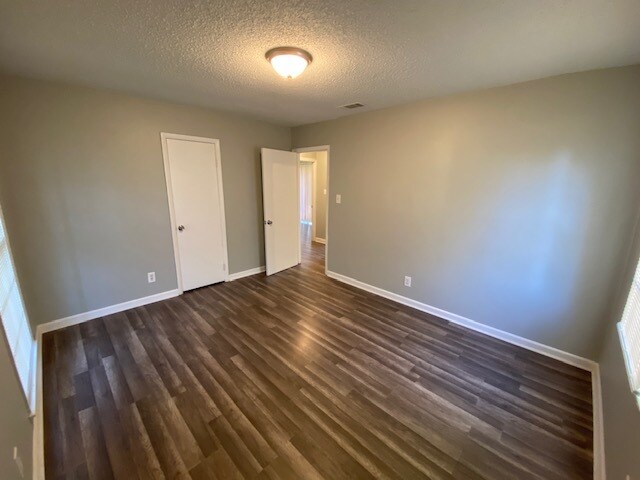 Building Photo - 4104 Talwell Dr SW