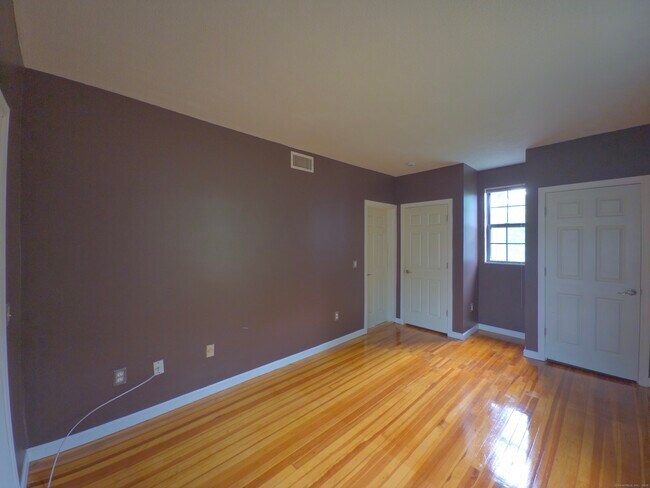 Building Photo - 421 Wethersfield Ave