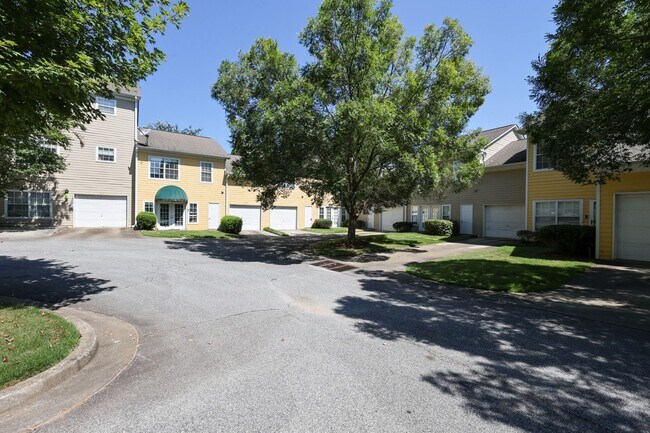 Building Photo - 230 Amal Dr SW