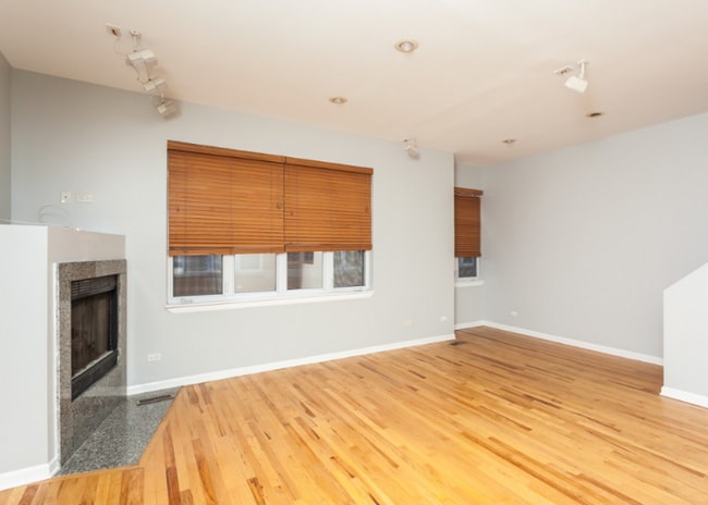 Building Photo - 2427 N Clybourn Ave