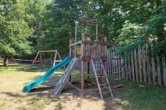Building Photo - Pet-Friendly 4 Bedroom Home in Forest Lakes South