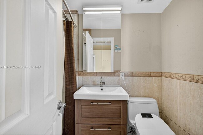 Building Photo - 2606 Gulfstream Ln