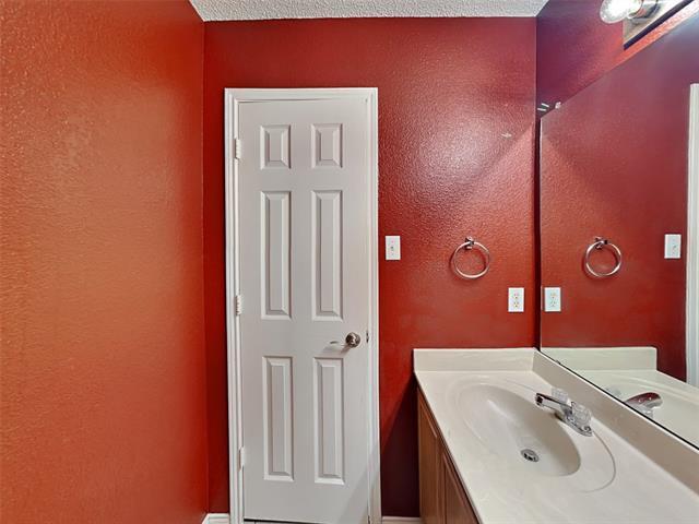 Building Photo - 5558 Heatherglen Terrace