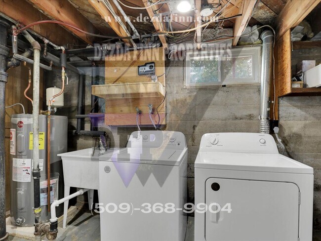 Building Photo - Newly Renovated Shadle Park Charmer Availa...