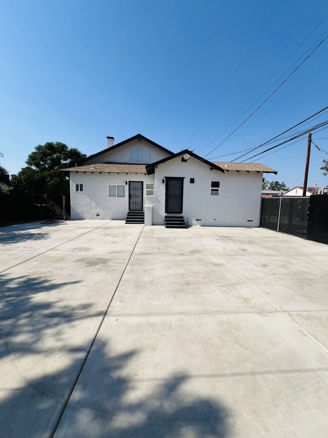 Building Photo - 2618 E Illinois Ave