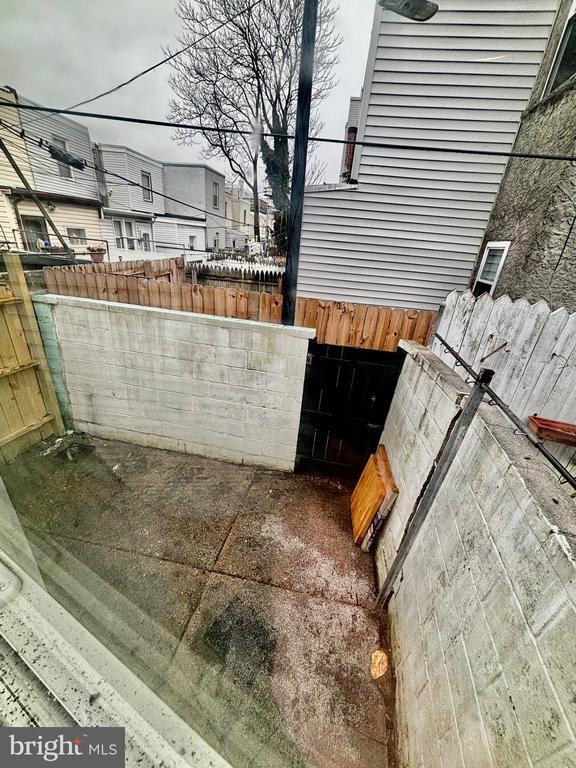 Building Photo - 2339 Belgrade St