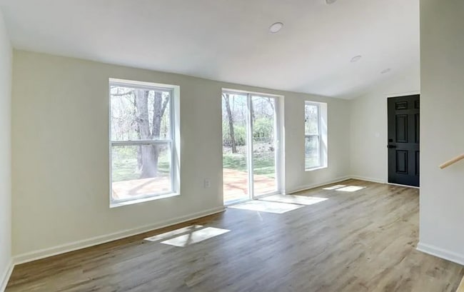 Building Photo - Beautifully remodeled 4-bedroom, 2-bath ho...
