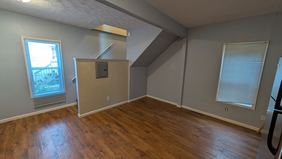 Building Photo - 426 W Elm St