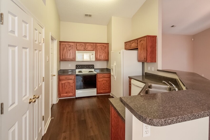 Building Photo - 1708 Cherry Creek Dr
