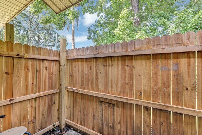 Building Photo - Affordable 1-Bedroom Apartment for Rent – Great Location in Ocala!