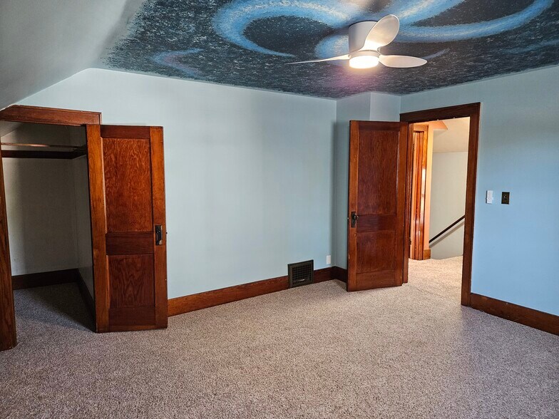 Upstairs bedroom - 4047 Mogadore Rd
