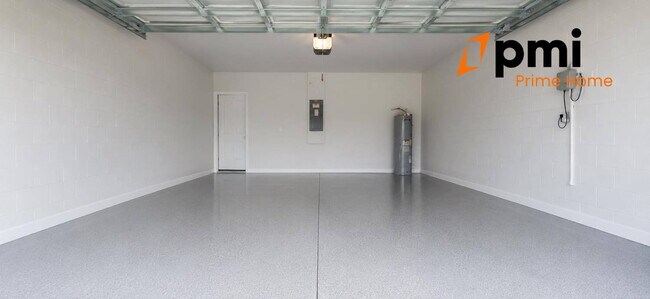 Building Photo - Stunning 5-Bedroom single family Home in Tavares | Spacious Layout & Modern Comforts
