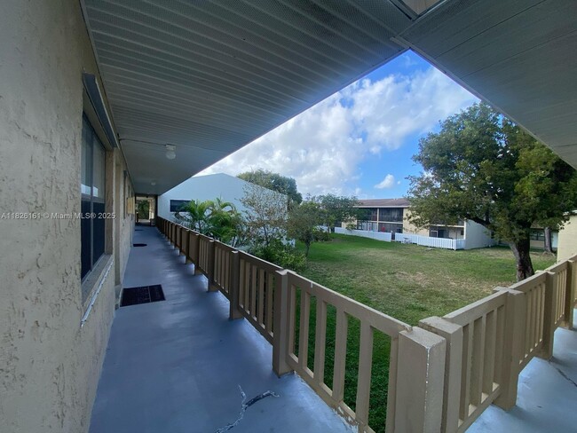 Primary Photo - 10350 SW 220th St