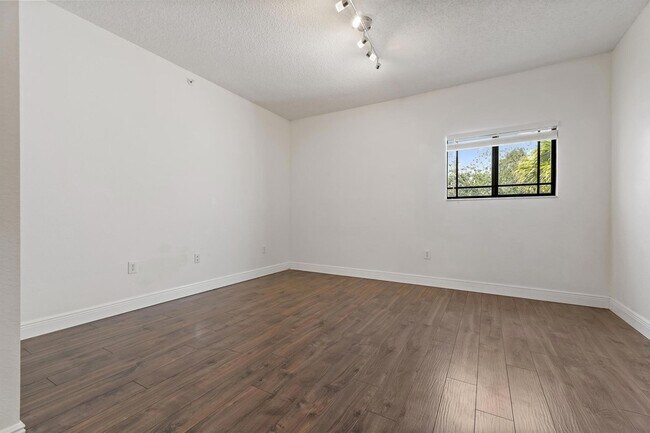 Building Photo - 2806 Veronia Dr