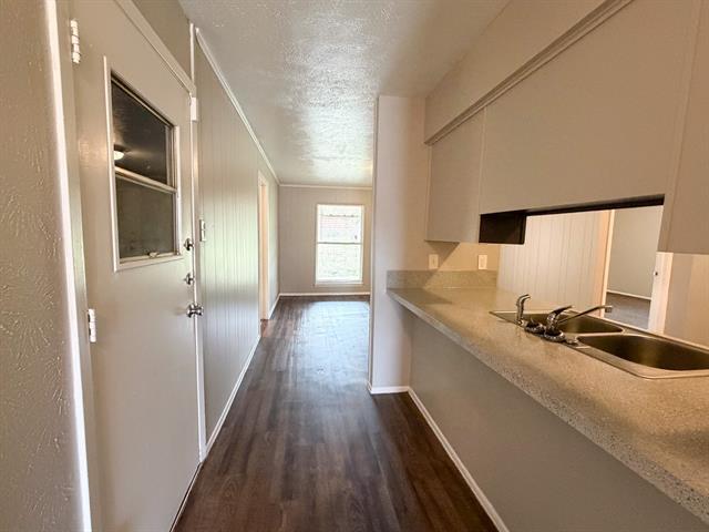 Building Photo - 304 Clary Dr