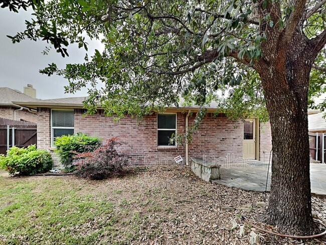 Building Photo - 10622 Midway Dr