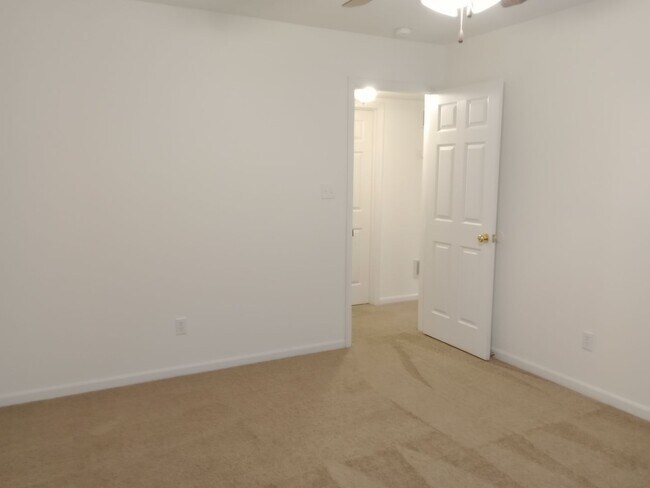 Building Photo - 5013-5015 Carrie Ridge Dr.
