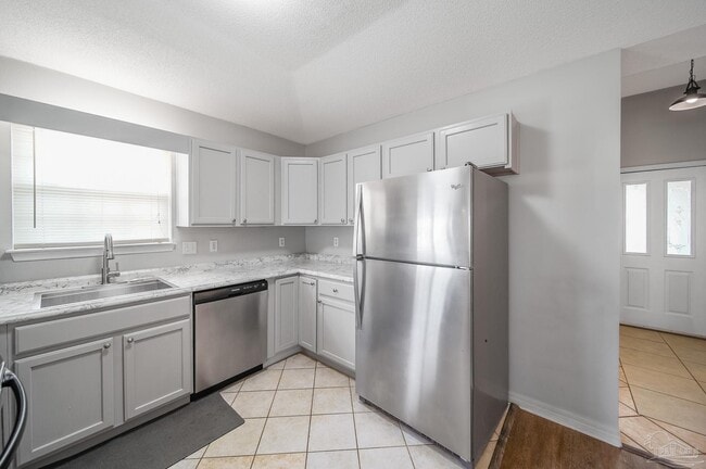 Building Photo - 4014 Glenway Dr