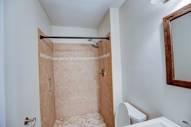 Building Photo - Redwing