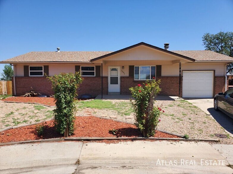 Primary Photo - 10290 Benton St