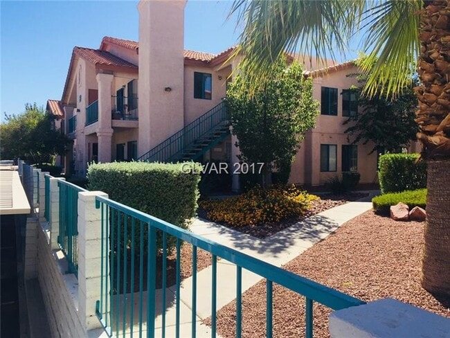 Building Photo - A Cozy 2 bedroom 2 bathroom with patio dow...