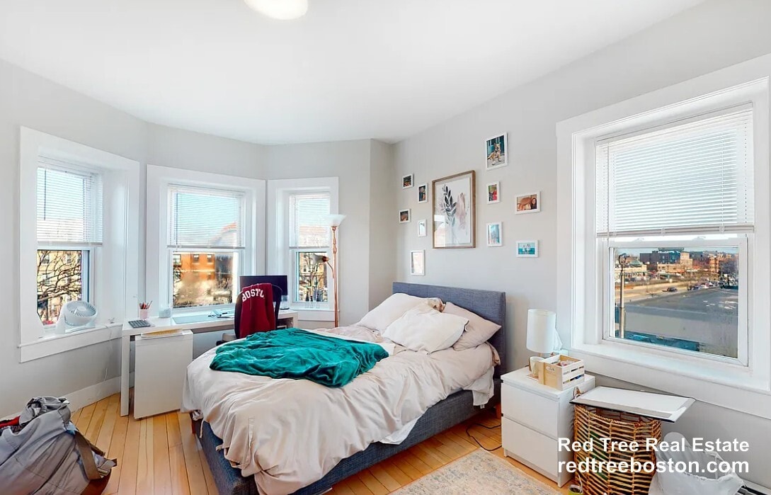 Building Photo - 1284 Commonwealth Ave