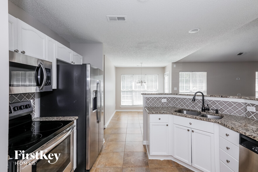 Building Photo - 13308 Woodland Farm Dr