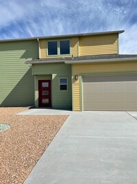 Building Photo - 3 Bedroom/2 1/2 bath, 2 car garage availab...