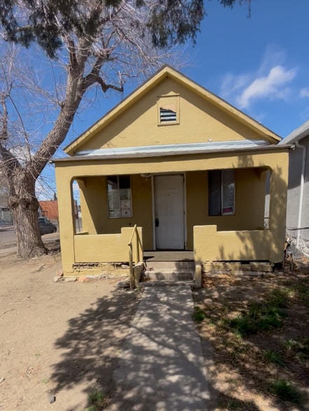 Building Photo - 801 E 7th St