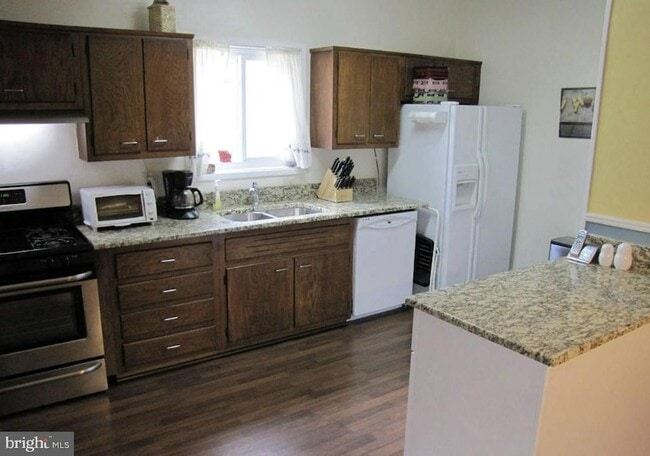 Building Photo - 715 Marshall Ave