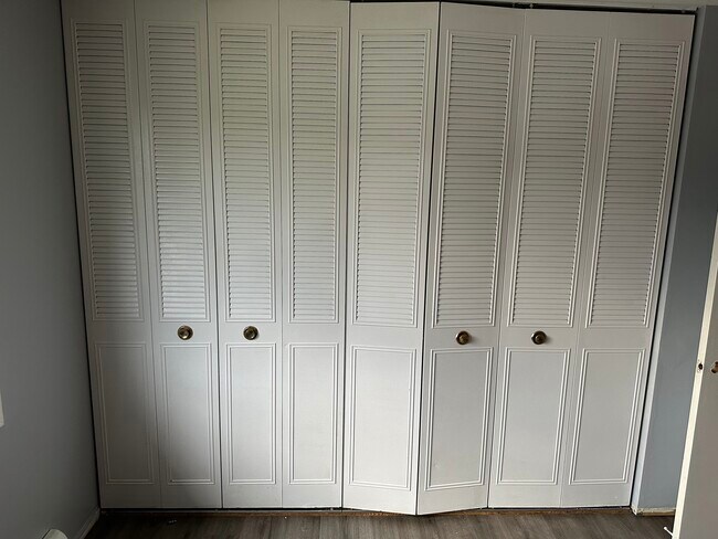 Building Photo - 2500 Bayside Dr