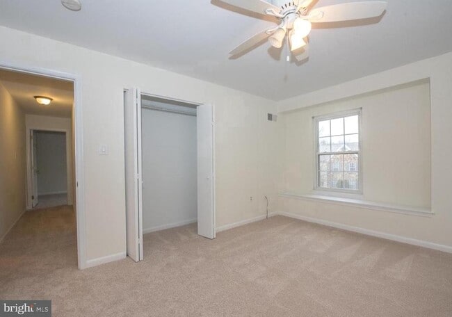 Building Photo - 214 Valley Stream Ln